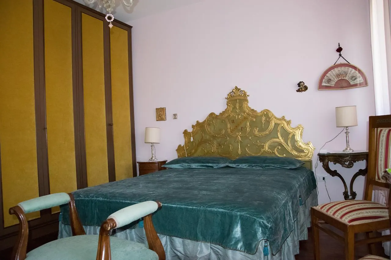 ** Bed & Breakfast B&B Il Glicine Fiorito Lido di Venezia Italy